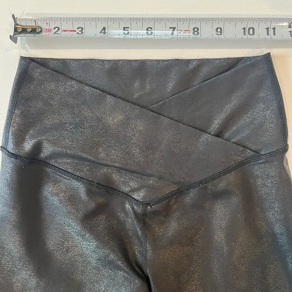 aerie Foil Print Black Shiny Crackle Faux Leather Party Leggings Medium - Picture 8 of 13
